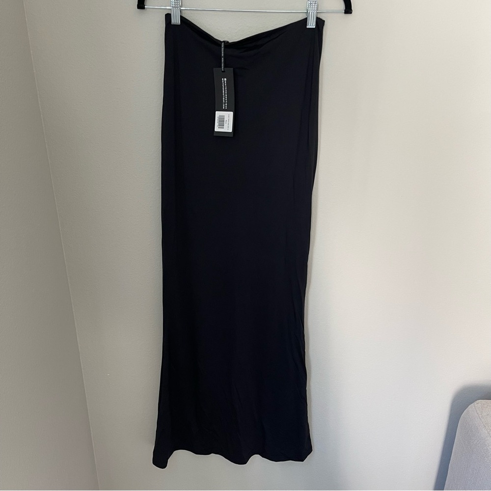 white fox black maxi skirt - m
